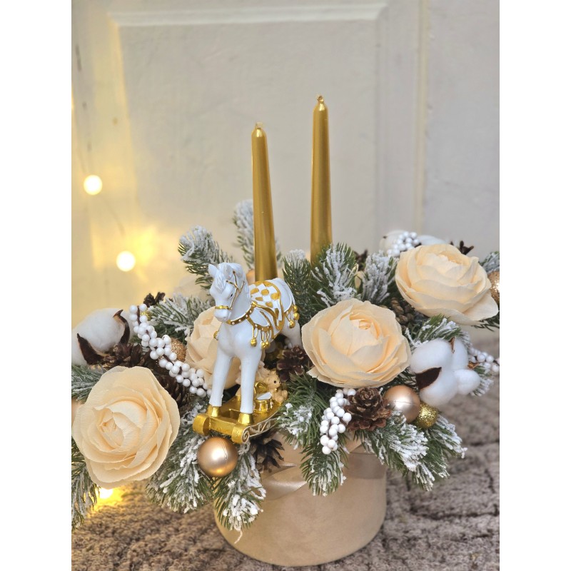 Aranjament in cutie de catifea cu flori din hartie si lumanari Aranjament in cutie de catifea cu flori din hartie si lumanari