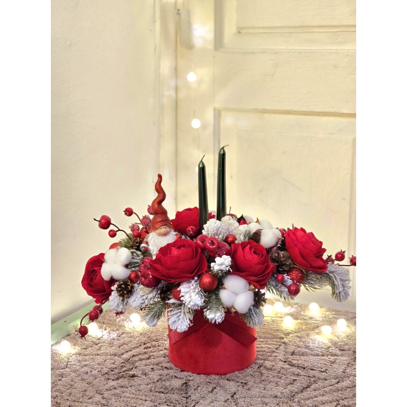 Aranjament in cutie de catifea cu flori din hartie si lumanari Aranjament in cutie de catifea cu flori din hartie si lumanari