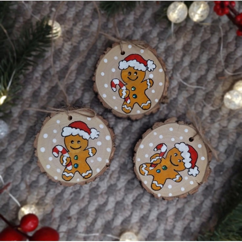 Ornament pentru brad - glob din lemn - turta dulce Ornament pentru brad - glob din lemn - turta dulce