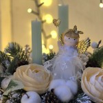 Aranjament de Craciun cu lumanare si trandafiri in cutie din lemn