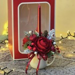 Aranjament de Craciun cu lumanare si flori din hartie in cutie cadou