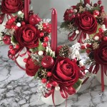 Aranjament de Craciun cu lumanare si flori din hartie in cutie cadou