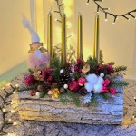 Decoratiune de Craciun cu 4 lumanari in cutie din lemn