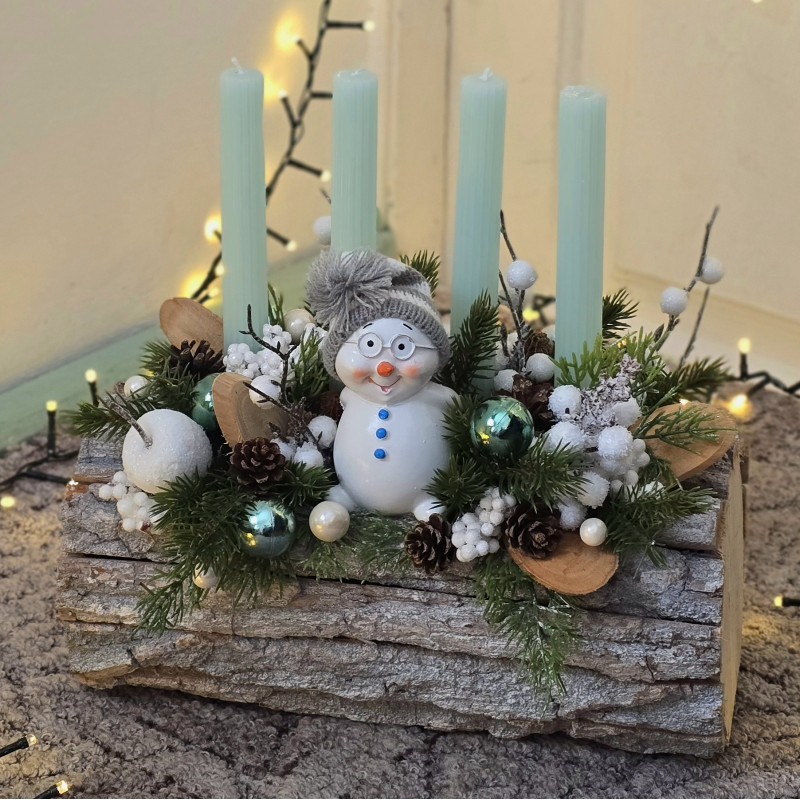 Decoratiune de Craciun cu 4 lumanari in cutie din lemn