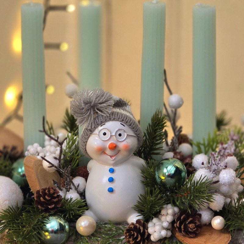 Decoratiune de Craciun cu 4 lumanari in cutie din lemn