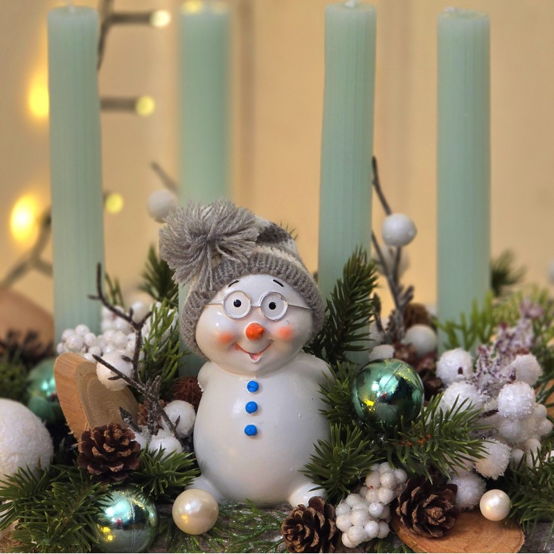 Decoratiune de Craciun cu 4 lumanari in cutie din lemn Decoratiune de Craciun cu 4 lumanari in cutie din lemn