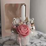 Aranjament de Craciun cu lumanare si flori din hartie in cutie cadou