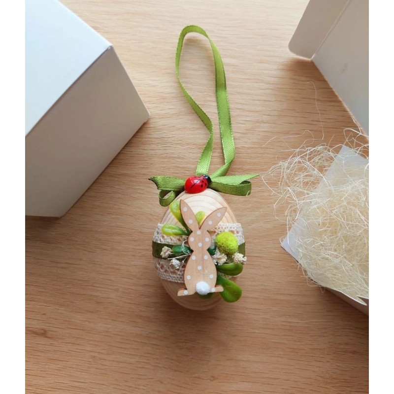 Oua din lemn decorate