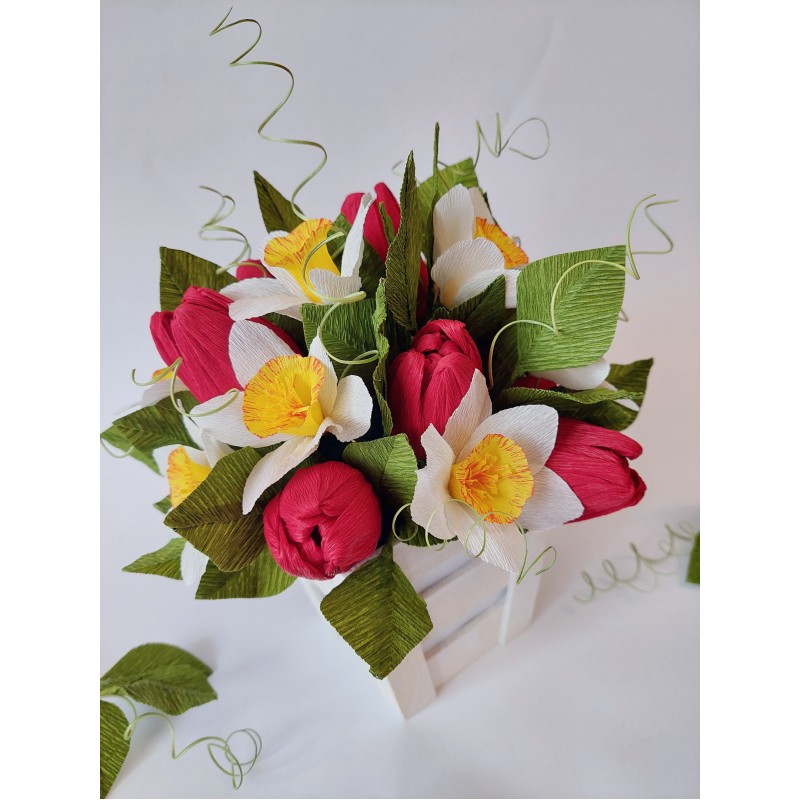 Aranjament cu lalele si narcise