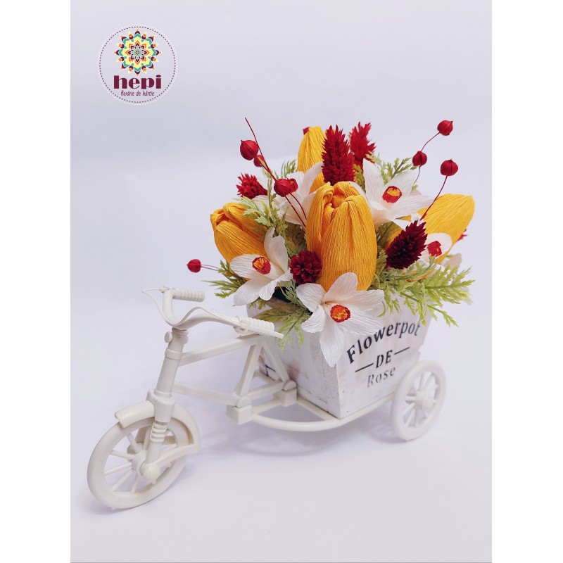 Tricicleta cu lalele galbene si narcise