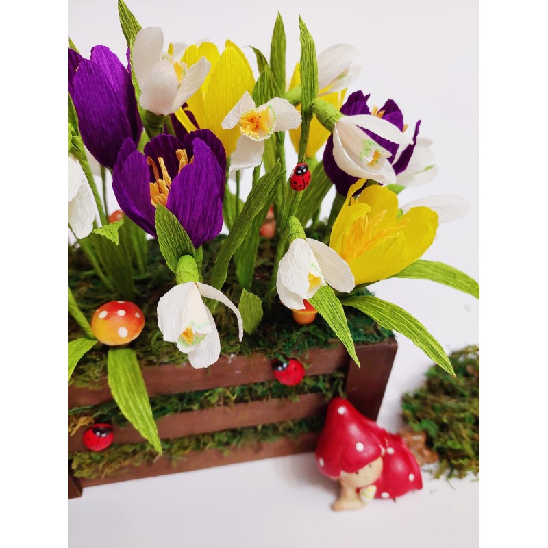 Aranjament de primavara cu ghiocei si branduse Aranjament de primavara cu ghiocei si branduse