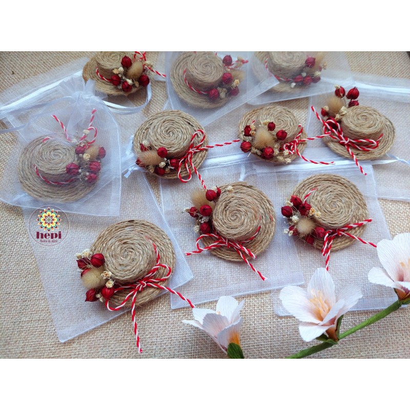 Martisor palarioara cu brosa - alb