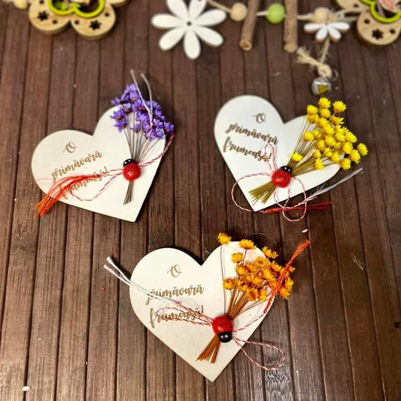 Martisor cu flori uscate si magnet