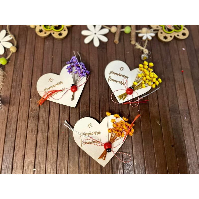 Martisor cu flori uscate si magnet Martisor cu flori uscate si magnet